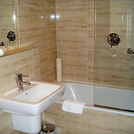 Casey's Hotel 3*